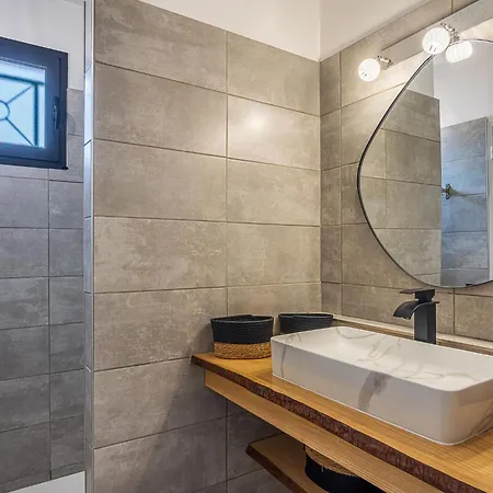 Apartment Les Lantanas By Interhome